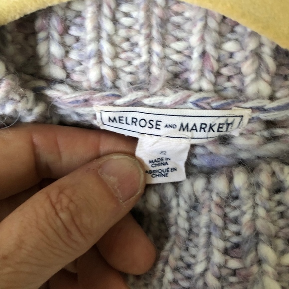 Super Cute swaeater - Picture 2 of 8